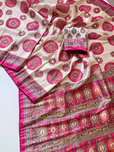 Sari en soie pashmina doux de qualité supérieure avec tissage Rajwadi et design de pallu à pompons fantaisie - Product Image 3