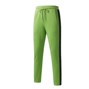 Vêtements de sport pour homme, ensemble de survêtement confortable pour l'entraînement musculaire, les exercices et les activités de plein air - Product Image 4