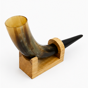 Chope à bière artisanale en corne de buffle naturelle avec support en bois massif, style rustique viking, cadeau personnalisé gravé - Product Image 3