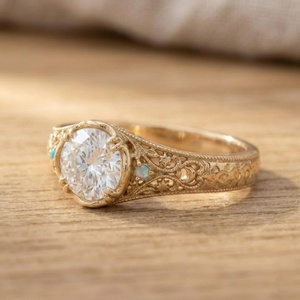 Bague de Mariage Vintage en Or Massif 10k 14k 18k avec Diamant de Laboratoire Taille Ronde Brillante Couleur E Clarté VVS 1 Carat et Style Filigrane - Product Image 4