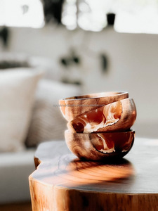 Tazón de Madera Decorado con Resina de Alta Calidad, un Hermoso y Funcional Artículo de Cocina para Servir Alimentos - Product Image 2
