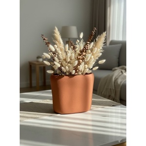 Arrangement de roses blanches en soie de style minimaliste nordique avec feuille de Monstera, vase à fleurs moderne en céramique mate pour maison et hôtel haut de gamme - Product Image 5
