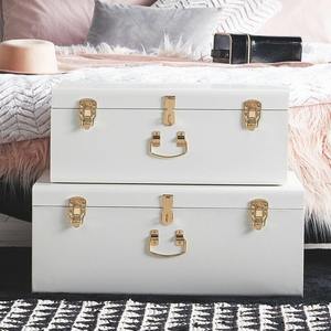 Coffre de rangement décoratif pour dortoir universitaire avec fermoirs et poignée, finition martelée - Product Image 2