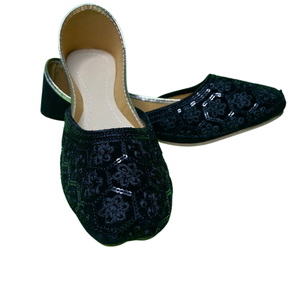 Nuevo Diseño de Zapatos de Mujer Hechos a Mano, Khussa Negros Elegantes, Estilo Moderno para Eid y Bodas - Product Image 1