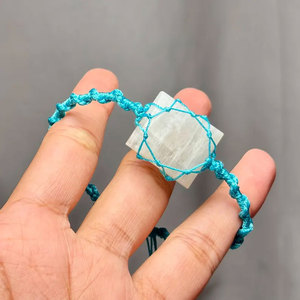 Pulsera de Macramé Hecha a Mano con Selenita, Cordón Azul, Piedra Curativa de Cristal, Joyería Boho Ajustable para Mujer - Product Image 3