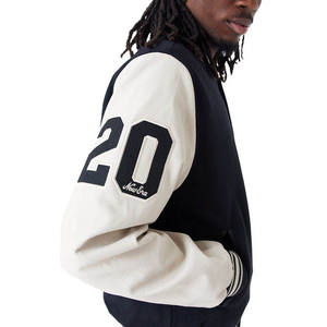 Chaqueta Bomber Varsity Premium Personalizada, Material Exterior de Lana, Mangas de Cuero, Peso Pesado, con Parches Bordados en Chenilla - Product Image 3