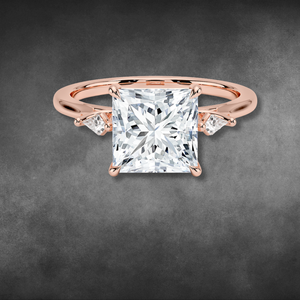 แหวนเพชรทรงปรินเซสคัทสามเม็ด ได้รับการรับรองจาก IGI ทอง 14K 18K ประดับเพชรทรงว่าวด้านข้าง แหวนหมั้น เครื่องประดับชั้นดีสำหรับเธอ เป็นของขวัญ - Product Image 3