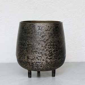 Maceta Metálica de Lujo con Rayas Doradas, Moderna, Decorativa para Interiores y Exteriores, Elegante Florero para Sala de Estar y Oficinas - Product Image 3