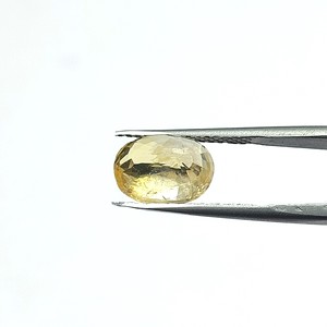 พลอยแซฟไฟร์สีเหลืองทรงรีธรรมชาติ 6.33 กะรัต จากศรีลังกา สำหรับทำเครื่องประดับและแหวน รุ่น YSON-131 - Product Image 3