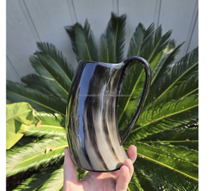 Taza de cuerno africano vikingo de búfalo Natural artesanal de primera calidad con fondo de madera para té, café y cerveza - Product Image 1
