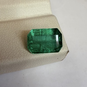 Émeraude naturelle de qualité supérieure du Zambie, 1,93 carat, vert intense, pierre facettée non montée pour la fabrication de bijoux - Product Image 1