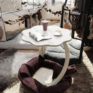 Table basse moderne de luxe européenne en bois en forme de pétale avec rangement double couche et structure en fer pour salon et chambre à coucher, vente en gros - Product Image 3