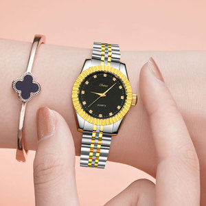 6005 Juego de 2 Relojes de Pareja Analógicos de Diseño Moderno para Hombre y Mujer - Product Image 3