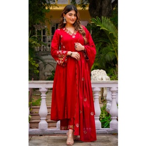 Conjunto de Traje Anarkali Elegante de Buena Calidad, Tela Suave, Atuendo Tradicional para Uso Festivo o en Bodas, en Venta - Product Image 1