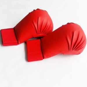 Protège-mains de karaté tendance, respirants, antidérapants, couleur rouge, pour entraînement de kickboxing, gants d'amateurs de karaté. - Product Image 3