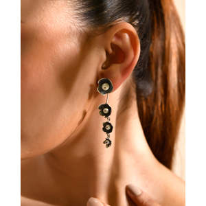 Meera jaipur shankh ต่างหูเงินแบบห้อยดีไซน์แบบลาเต้จากอินเดีย - Product Image 1