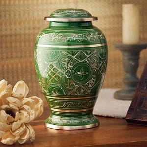 โกศทองคำลายดอกไม้ประดับตกแต่งอย่างงดงาม ภาชนะโลหะสำหรับเก็บของที่ระลึกพร้อมฝาปิดแน่นหนาและผิวสัมผัสสลักลาย - Product Image 6