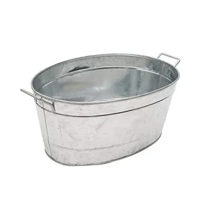 Jardinière ovale galvanisée de style campagnard avec poignées en corde pour arrangements floraux, décoration intérieure et extérieure. - Product Image 1