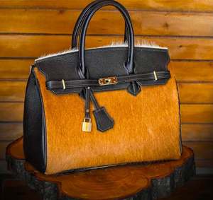 Sac fourre-tout élégant en cuir véritable pour femme Coral Weavers, en cuir de vachette brun à poils, motif bicolore, fermeture éclair, portable, style bohème - Product Image 2