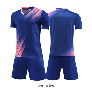 Ensemble d'entraînement de football pour hommes : Maillot et short de football légers, respirants et très confortables pour les séances d'entraînement sportif et de compétition - Product Image 6