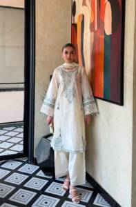 Ensemble prêt-à-porter entièrement cousu avec haut en rayonne satinée brodé et orné de satin, bas de style Farshi et dupatta. - Product Image 1