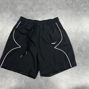 Pantalones Cortos Deportivos Negros para Hombre, Cintura Media, Transpirables, de Secado Rápido, con Logotipo Frontal y Diseño de Franja Lateral - Product Image 3