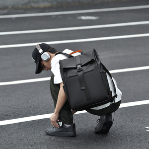 Mochila Minimalista de PU para Negocios, Unisex, Diseño Suave, Capacidad de 20-35L, Cierre de Hebilla Impermeable, Uso Diario - Product Image 6