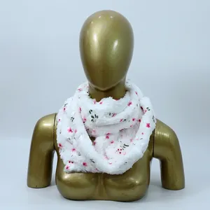 Écharpe infinie pour femme à motif floral, en fausse fourrure douce, tendance et élégante, en polyester, multifonctionnelle, idéale pour les vacances, facile à porter - Product Image 6