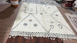 Alfombra de Lana Afelpada Marroquí Hecha a Mano, Alfombra Geométrica Blanca y Negra de Estilo Bereber, Decoración Boho Tejida a Mano para el Hogar - Product Image 2