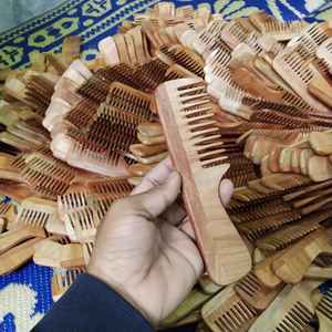 หวีไม้สะเดาแท้ ซี่ห่าง สำหรับดูแลเส้นผมอย่างเป็นธรรมชาติ ราคาขายส่ง - Product Image 4