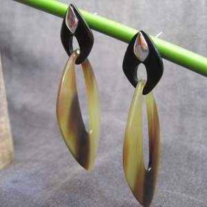 ต่างหูทำมือจากเขาควายธรรมชาติสุดหรู เครื่องประดับจากเขาธรรมชาติที่ไม่เหมือนใคร - Product Image 1