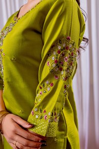 Ensemble Kurti et pantalon brodés élégants avec dupatta à imprimé numérique – Collection de vêtements ethniques indo-occidentaux - Product Image 5