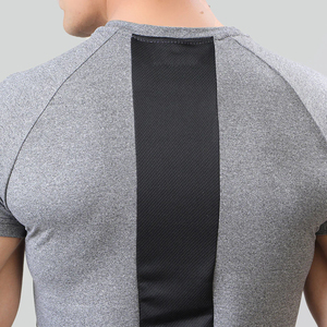 เสื้อยืดออกกำลังกายผู้ชายแบบสวมใส่สบาย ปรับแต่งได้ กระชับรูปทรง ระบายอากาศ แห้งเร็ว ป้องกันรอยยับ เหมาะสำหรับใส่เล่นกีฬาและออกกำลังกายในยิม - Product Image 6