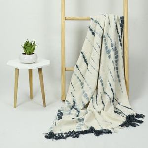 Jeté en coton fait main, teinture tie-dye, couleurs vibrantes et qualité durable pour la décoration de la maison et des meubles - Product Image 6