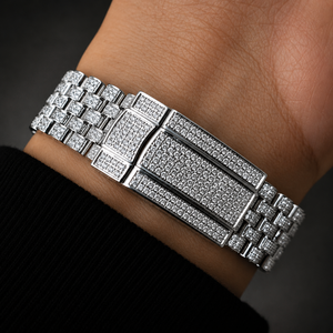 Reloj de pulsera plateado de lujo para hombre, estilo Hip Hop, con esfera negra, índices de barra, brazalete Jubilee, fecha y diamantes de moissanita VVS totalmente engastados. - Product Image 2