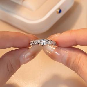 Bague éternelle large en diamant de laboratoire taille marquise pour femme, en platine, cadeau de fiançailles moderne pour petite amie - Product Image 2