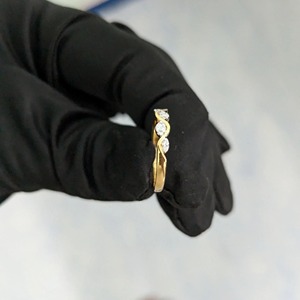 Nouvelle bague de mariage en or jaune 14 carats avec diamant de laboratoire rond, design vague, certifiée IGI et pureté VVS pour femme - Product Image 3