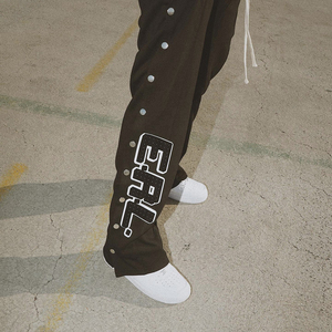 Pantalon Baggy Homme à Boutons Latéraux Coupe Ample Streetwear Pantalon de Survêtement à Boutons Pression Pantalon Décontracté Tendance - Product Image 1