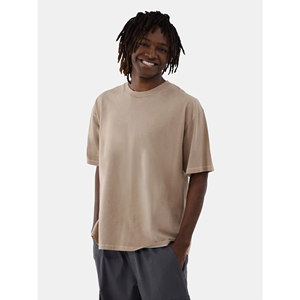 เสื้อยืดผู้ชายแฟชั่นทันสมัย ดีไซน์เรียบง่าย เสื้อยืดแขนสั้นสำหรับผู้ชาย เสื้อยืดสำหรับใส่ทั่วไปในชีวิตประจำวัน มีจำหน่ายแล้ว - Product Image 1