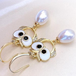 Pendientes Colgantes de Búho de Dibujos Animados con Perla de Agua Dulce de 7-8 mm e Incrustaciones de Piedras Blancas, Pendientes de Gancho Lindos y Modernos - Product Image 4