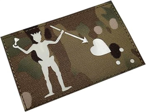 Patch Cœur Flèche de Cupidon Rectangulaire en Tissu Tissé, Motif Imprimé Thermocollant, Fond Camouflage, avec Option de Fixation Cousue ou Thermocollée - Product Image 1