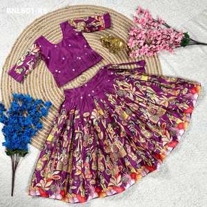 Meilleur fournisseur indien de tissus de qualité supérieure, aux couleurs étonnantes, pour tenues de festival, de Dola traditionnel indien lourd et de Lehenga Choli imprimé. - Product Image 6