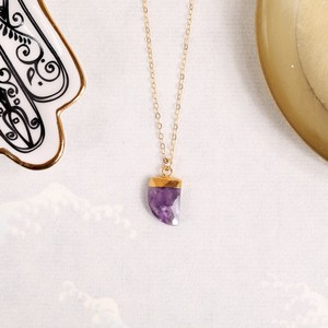 Pendentif dent en améthyste violette, argent 925 plaqué or, chaîne délicate, bijou vintage élégant, cadeau pour elle, pierre de naissance, fiançailles - Product Image 4