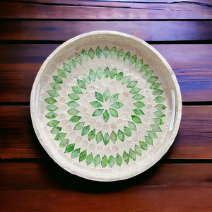 Bandeja de Servir Hecha a Mano con Incrustaciones de Madreperla: Verde y Marfil con Incrustaciones de Concha de Capiz - Product Image 3