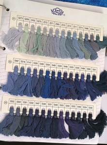 Chaussettes de Pilates personnalisées avec texte jacquard, bordure à pois, anti-humidité, soutien de la cheville, écologiques, pour intérieur, ODM/OEM disponible, collection Printemps - Product Image 3