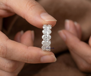Bague de mariage de luxe demi-éternité Lurba Jewels avec diamant ovale de 3,50 carats cultivé en laboratoire, or blanc-jaune 14 carats pour femme, certifié IGI - Product Image 4