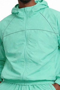 Conjunto Deportivo Ligero Cortavientos para Hombre, Chaqueta con Capucha y Pantalones Cortos, Ropa Deportiva Personalizada de Dos Piezas, Atuendo Casual para Exteriores - Product Image 4