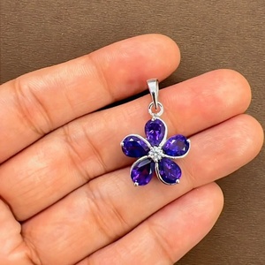 Colgante de flor de amatista 100% natural, chapado en rodio, plata de ley, minimalista, con gema púrpura fina, dijes de piedra natural. - Product Image 2