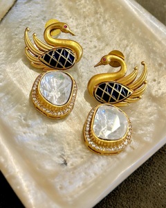 Boucles d'oreilles en or plaqué de qualité supérieure avec diamants CZ Moissanite pour femmes, look de soirée, tenue de fête - Product Image 2