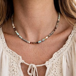 สร้อยคอประดับลูกปัดพลอยหลากสี ไข่มุกน้ำจืด ประดับด้วยลูกปัดทองคำ ดีไซน์เรียบหรู - Product Image 3